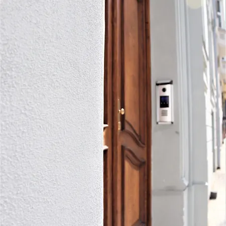 Flowers Aparthotel 4*