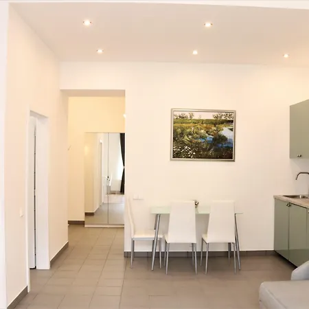 Aparthotel Flowers 4*