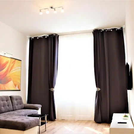Flowers Aparthotel 2*