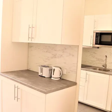 Flowers شقة فندقية براغ