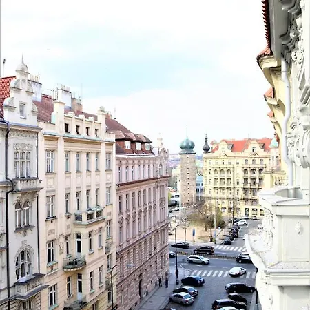 Flowers Apart Otel Prag